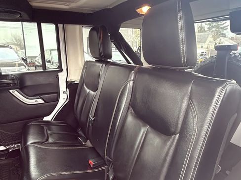 Used 2014 Jeep Wrangler Unlimited Rubicon AWD/4WD image 19