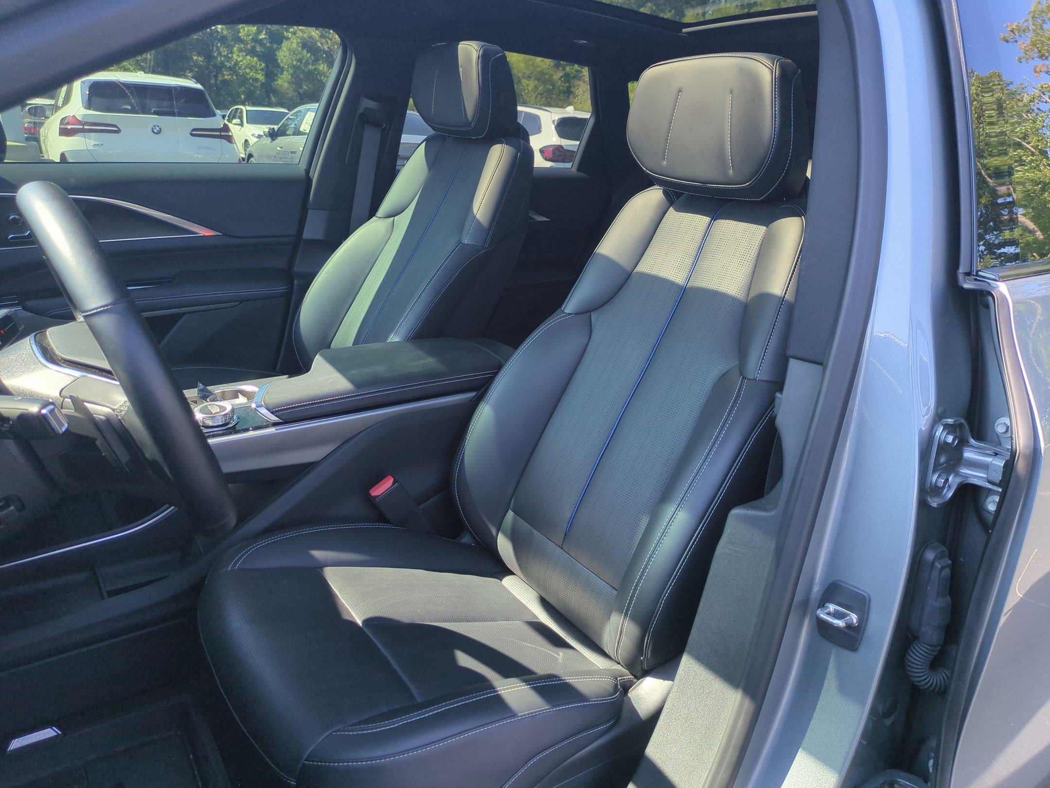 Used 2024 Cadillac Lyriq Sport w/ LPO, Floor Liner Package AWD/4WD image 15