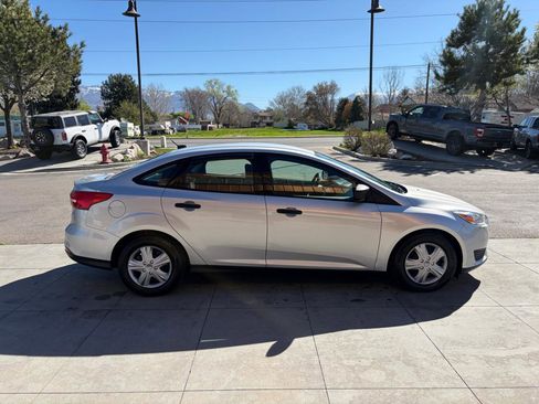 Used 2018 Ford Focus S image 3