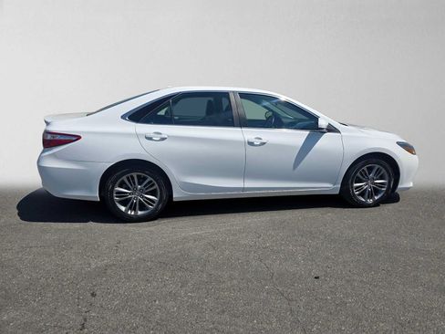 Used 2016 Toyota Camry SE FWD image 2
