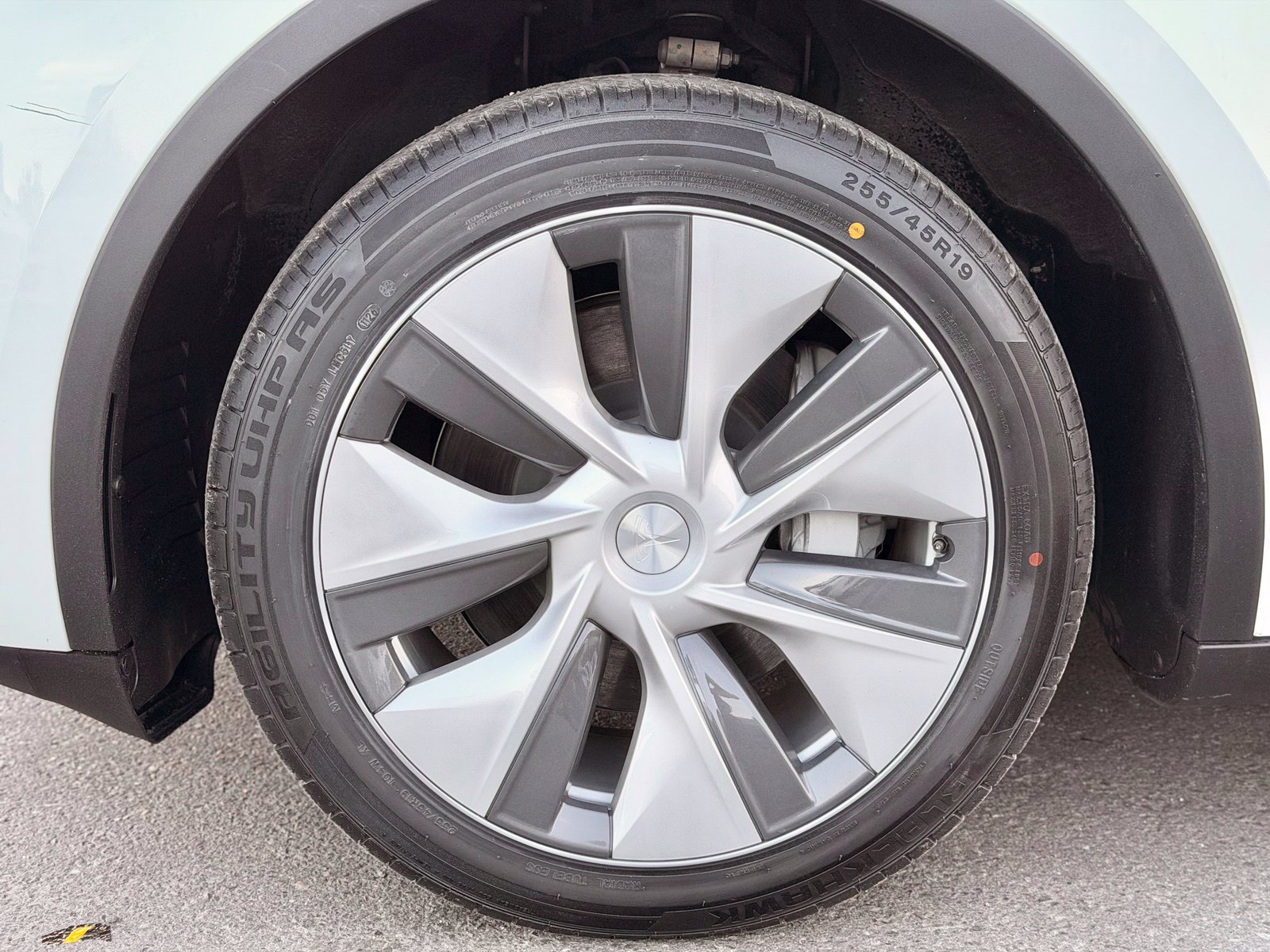 Used 2023 Tesla Model Y Long Range AWD/4WD image 17