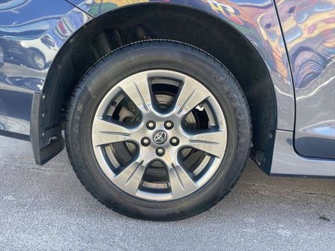 Certified 2020 Toyota Sienna SE w/ SE Preferred Package image 12