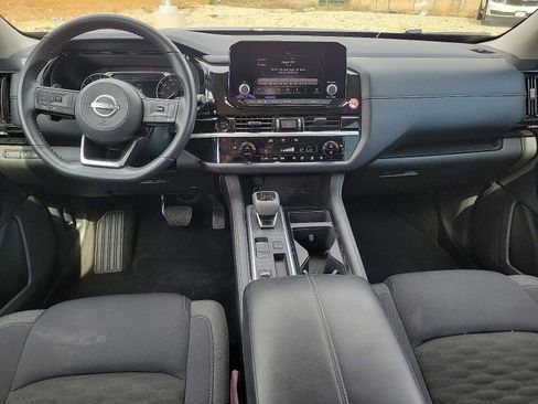 Used 2025 Nissan Pathfinder SV image 9