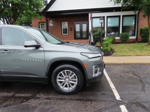 Used 2022 Chevrolet Traverse LT FWD image 10