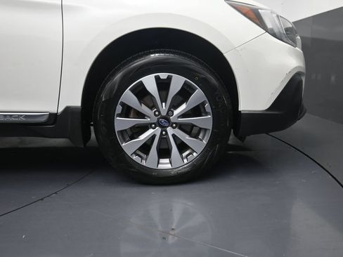 Used 2019 Subaru Outback 2.5i Touring AWD/4WD image 5