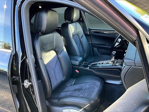 Used 2020 Porsche Macan image 7