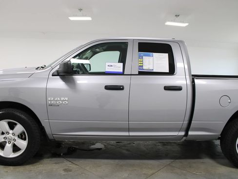 Used 2024 RAM 1500 Classic SLT AWD/4WD image 7