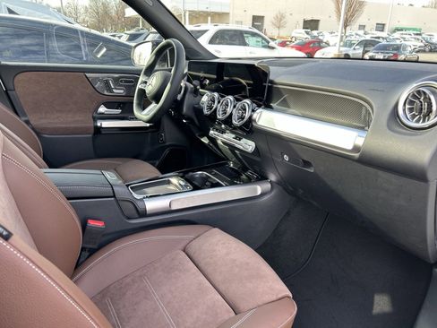 New 2025 Mercedes-Benz GLB 250 4MATIC image 36
