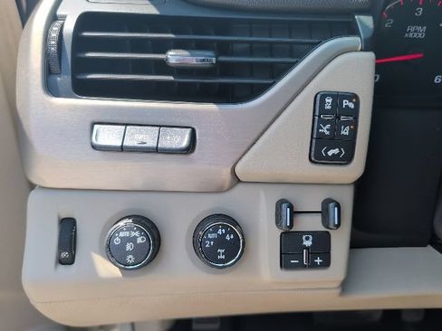 Used 2015 GMC Yukon Denali w/ Premium Package AWD/4WD image 21