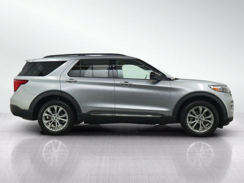 Used 2024 Ford Explorer XLT w/ Equipment Group 202A AWD/4WD image 6