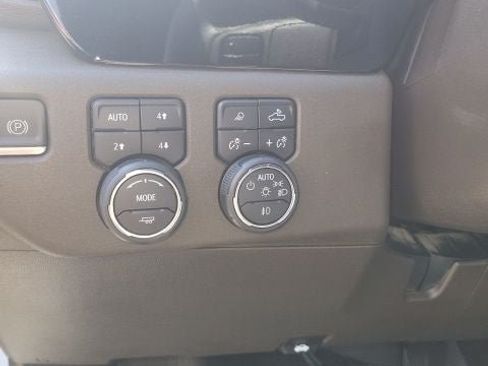 Used 2024 Chevrolet Silverado 2500 LTZ w/ LTZ Convenience Package AWD/4WD image 17