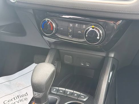 Used 2025 Chevrolet TrailBlazer LT AWD/4WD image 31