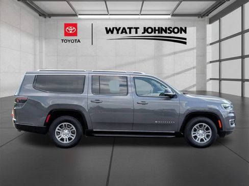 Used 2024 Jeep Wagoneer L 4WD image 8