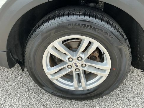 Used 2023 Ford Explorer XLT w/ Equipment Group 202A RWD image 28
