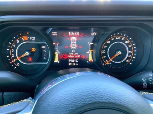 Used 2024 Jeep Wrangler Sahara image 13