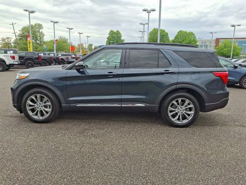 Certified 2023 Ford Explorer XLT w/ Equipment Group 202A AWD/4WD image 6