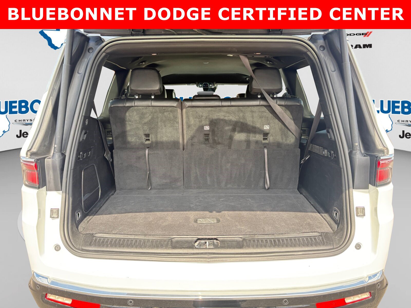 Used 2024 Jeep Wagoneer Series II RWD image 22