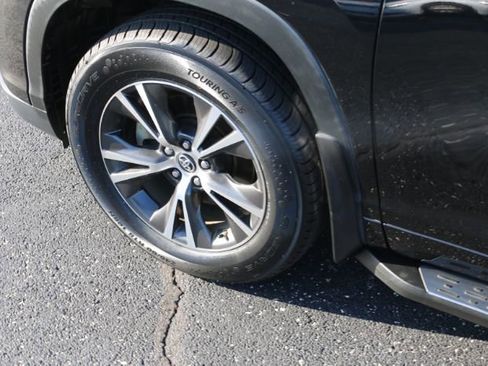Used 2016 Toyota Highlander XLE image 13