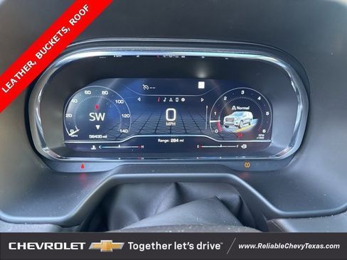 Used 2022 GMC Yukon XL SLT w/ SLT Premium Package image 24