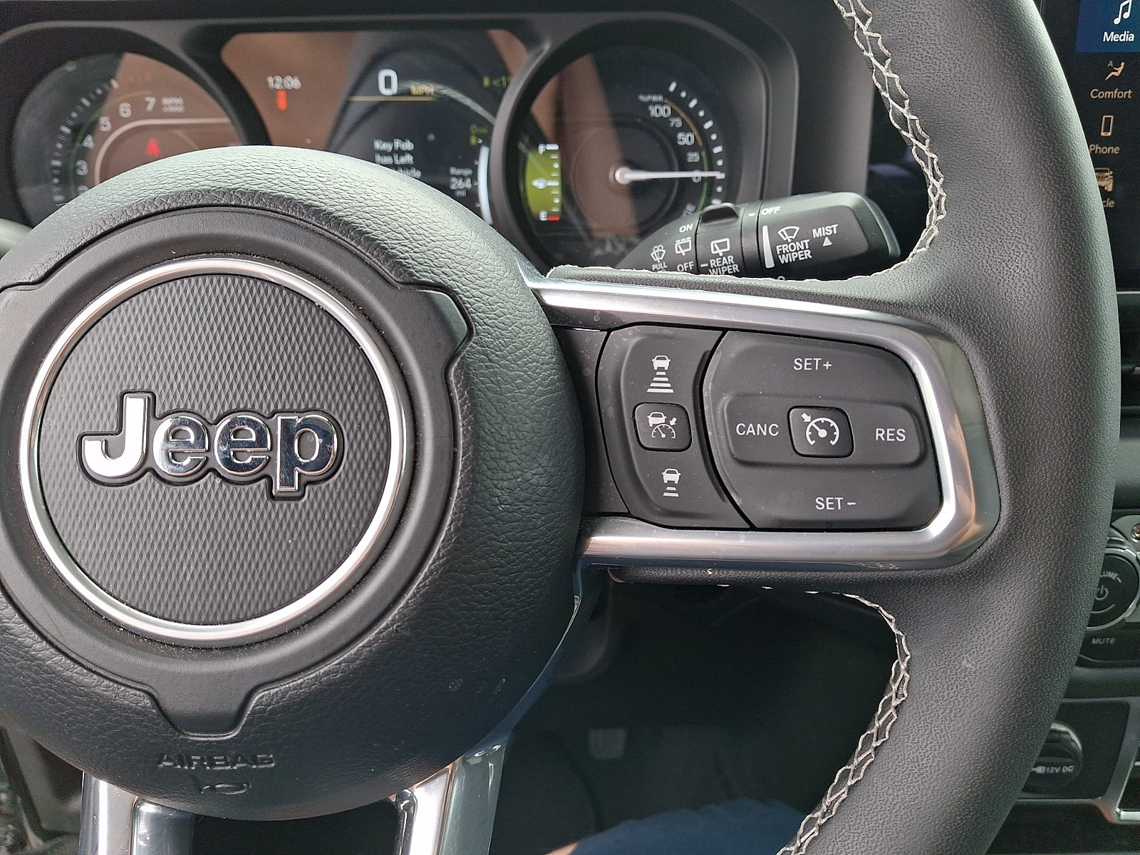 Used 2025 Jeep Wrangler Unlimited Sahara AWD/4WD image 22
