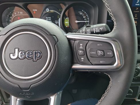 Used 2025 Jeep Wrangler Unlimited Sahara AWD/4WD image 22