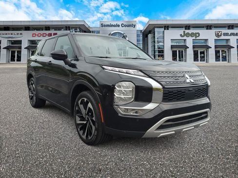 Used 2024 Mitsubishi Outlander SE FWD image 2