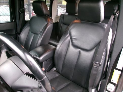 Used 2015 Jeep Wrangler Unlimited Sahara image 16