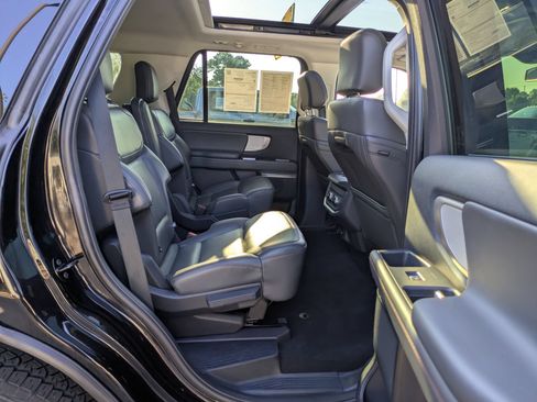 Certified 2025 Ford Expedition Active AWD/4WD image 33