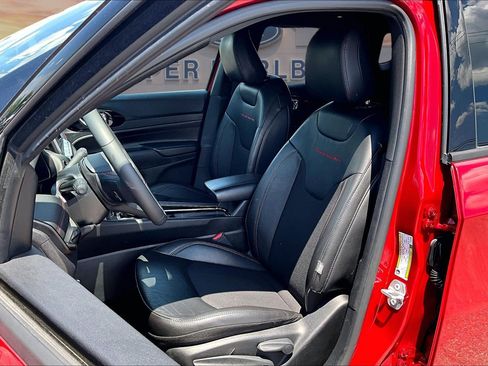 Used 2025 Jeep Compass Trailhawk AWD/4WD image 25