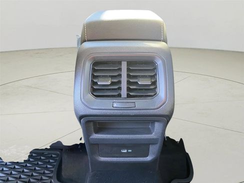 Used 2025 Volkswagen Taos SE w/ Panoramic Sunroof Package image 19