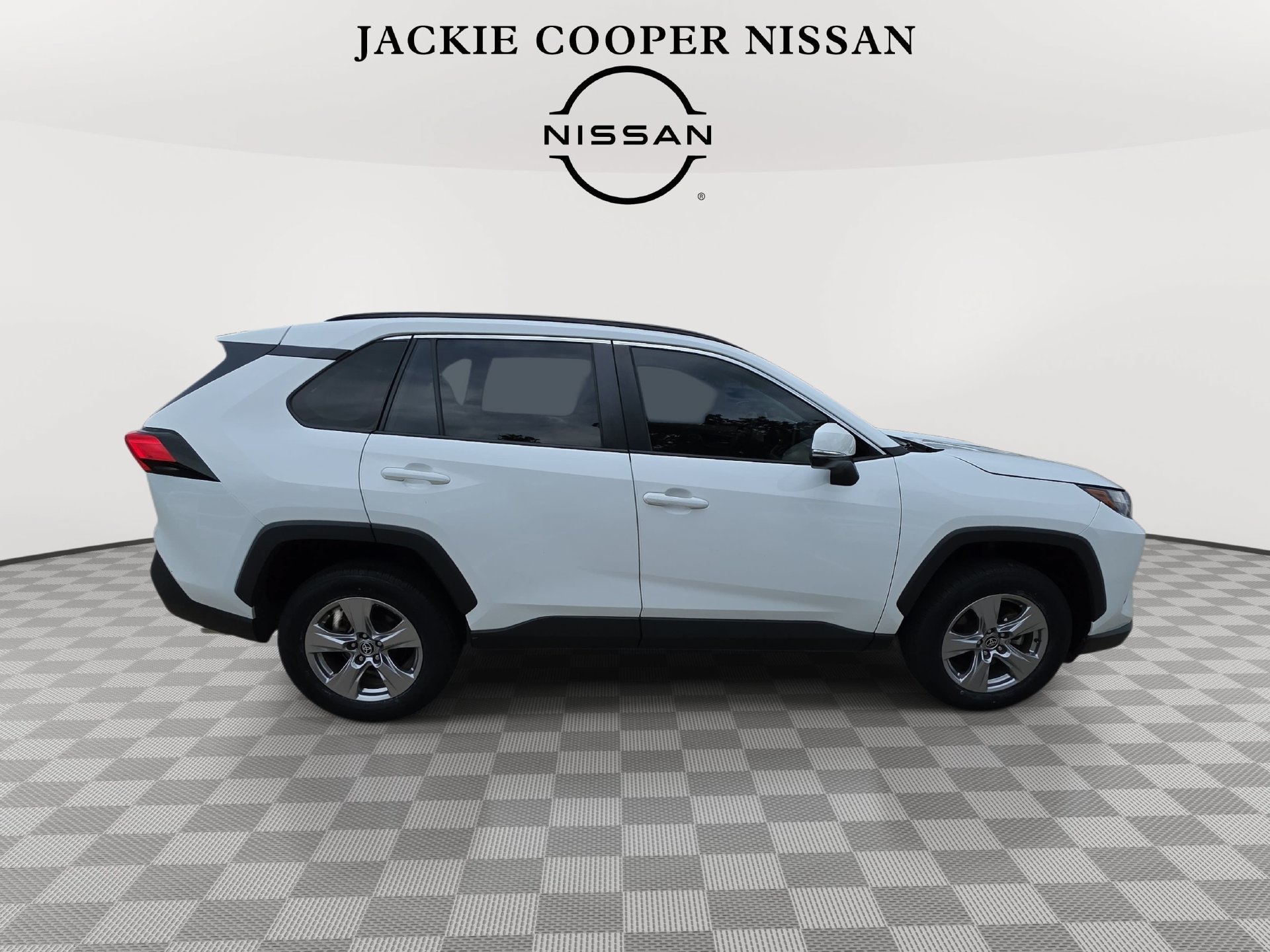 Used 2023 Toyota RAV4 XLE w/ Convenience Package FWD image 4