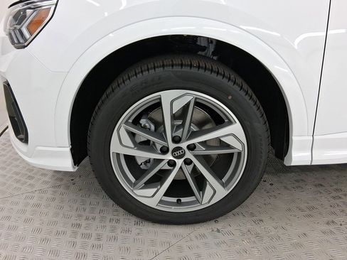 New 2025 Audi Q3 2.0T Premium image 11