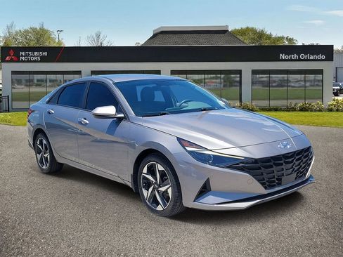 Used 2023 Hyundai Elantra SEL w/ Convenience Package FWD image 4