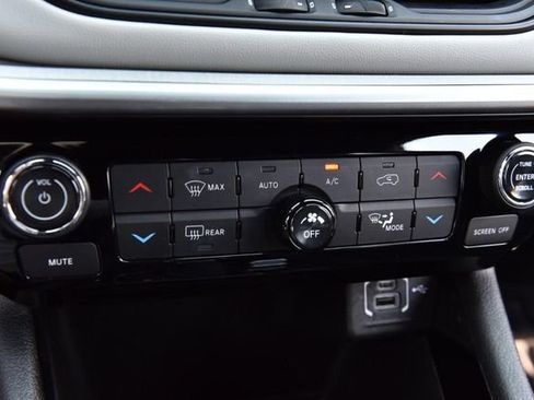 Used 2025 Jeep Compass Limited AWD/4WD image 16
