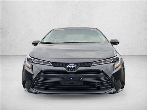 Used 2024 Toyota Corolla LE image 2