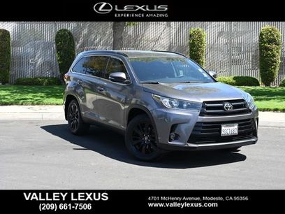 Used 2019 Toyota Highlander SE