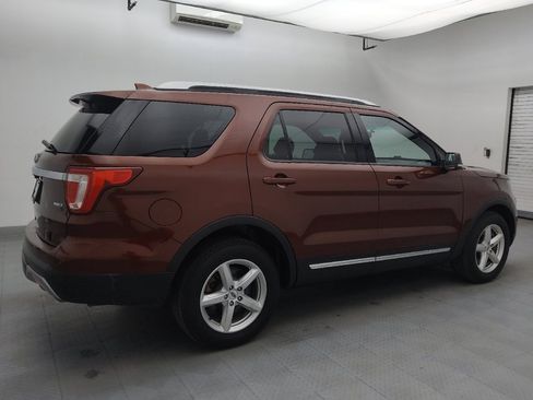 Used 2016 Ford Explorer XLT w/ Equipment Group 202A AWD/4WD image 10