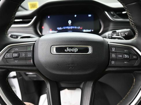 Used 2023 Jeep Grand Cherokee L Altitude AWD/4WD image 6