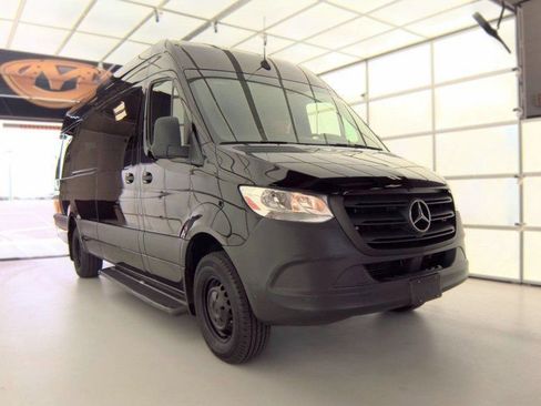 Used 2019 Mercedes-Benz Sprinter 170 w/ Driver Convenience Package image 4