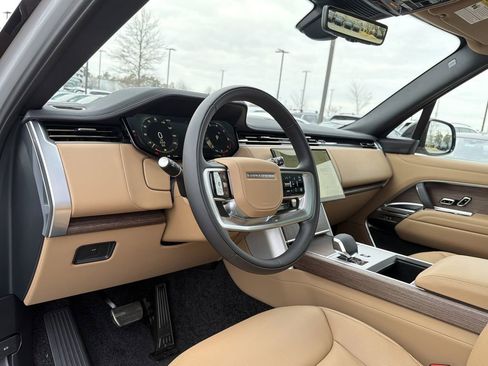 New 2026 Land Rover Range Rover Long Wheelbase SE image 10