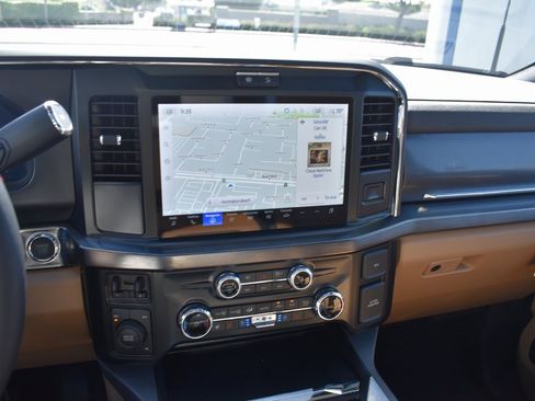 Used 2025 Ford F450 Lariat w/ FX4 Off-Road Package image 25