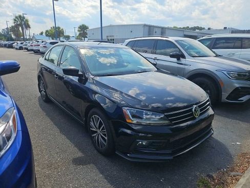 Used 2018 Volkswagen Jetta Wolfsburg Edition FWD image 3