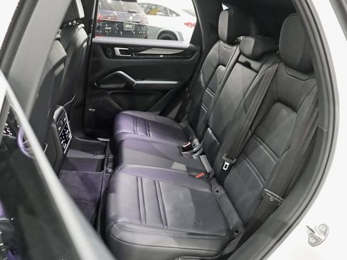 Used 2019 Porsche Cayenne AWD/4WD image 26