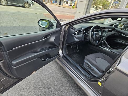 Used 2018 Toyota Camry LE w/ Convenience Package image 19