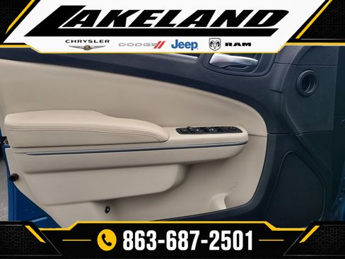 Used 2022 Chrysler 300 Touring L RWD image 15