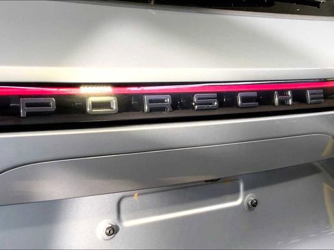 Used 2023 Porsche Cayenne w/ Premium Package image 35