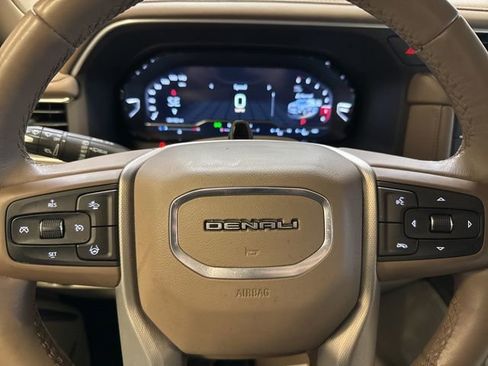 Used 2024 GMC Yukon Denali w/ Advanced Technology Package image 8