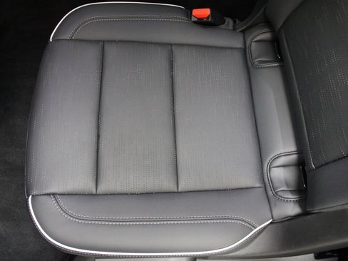 Used 2025 Buick Enclave Sport Touring image 21