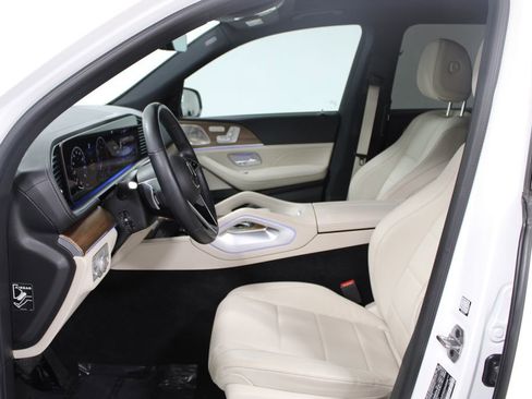 Used 2025 Mercedes-Benz GLS 450 4MATIC image 19