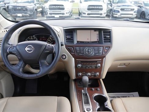 Used 2018 Nissan Pathfinder Platinum image 17
